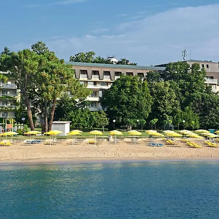 Lotos Hotel, Riviera Club