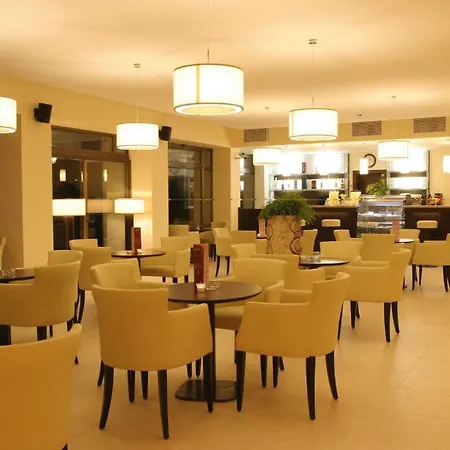 Lotos Hotel, Riviera Club
