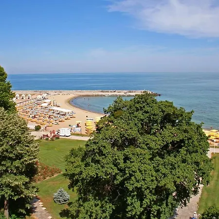 Lotos Hotel, Riviera Club